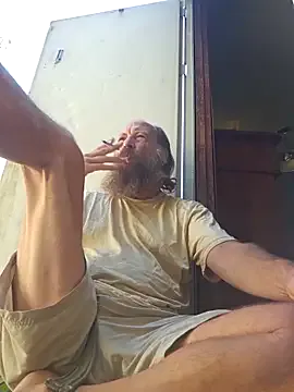 Crelly – webcam model profile photo Image 2