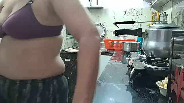 Venus22cumin – webcam model profile photo Image 4