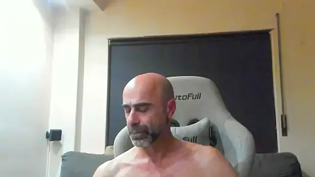 Perl44 – webcam model profile photo Image 4