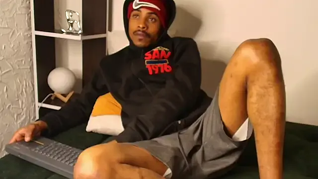 LolaLustful – webcam model profile photo Image 11