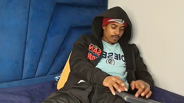 LolaLustful – webcam model profile photo Image 12