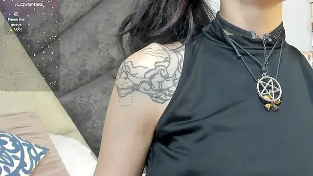 stellallovee – webcam model profile photo Image 14