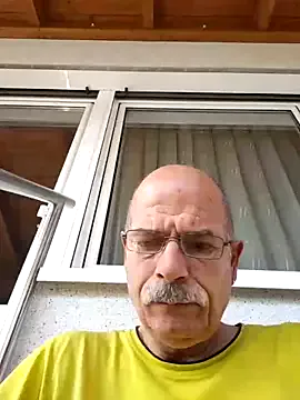 emely_606 – webcam model profile photo Image 14