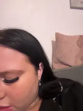 LuxeLou – webcam model profile photo Image 9