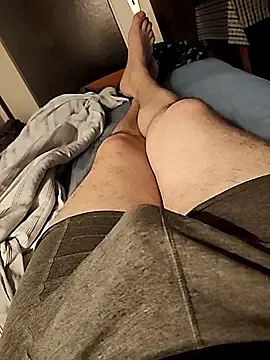 SaraVelour – webcam model profile photo Image 2