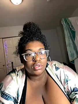 Amylewiss – webcam model profile photo Image 6