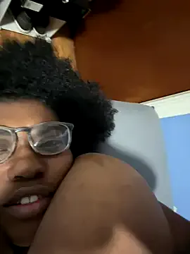 Amylewiss – webcam model profile photo Image 8