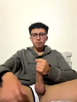 LuisaLive – webcam model profile photo Image 3
