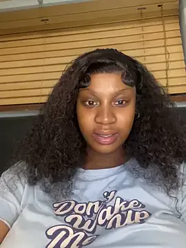 SunnyDesirexxx – webcam model profile photo Image 7