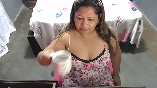 linxia_baby – webcam model profile photo Image 4