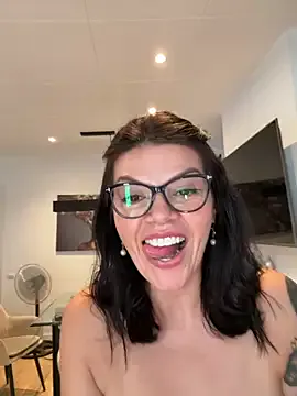 LeaDoyle – webcam model profile photo Image 9