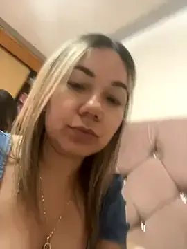 LiaBrooks – webcam model profile photo Image 6