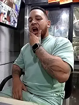 IssisLancaster – webcam model profile photo Image 8