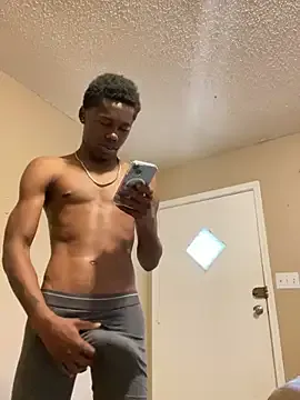 AUGUSTBLOOMxx – webcam model profile photo Image 6