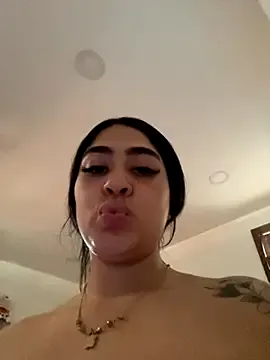 DeliaMarlow – webcam model profile photo Image 4