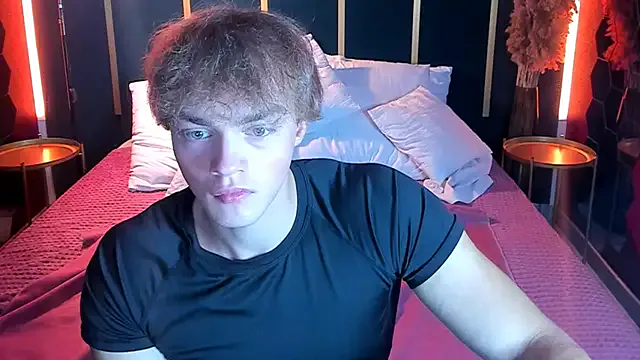 SophieFoxx18 – webcam model profile photo Image 3