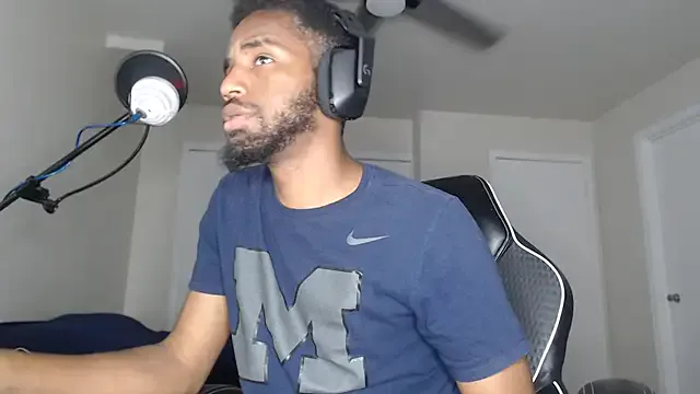 AmelieMorgan – webcam model profile photo Image 4