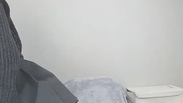 HanaLux – webcam model profile photo Image 2