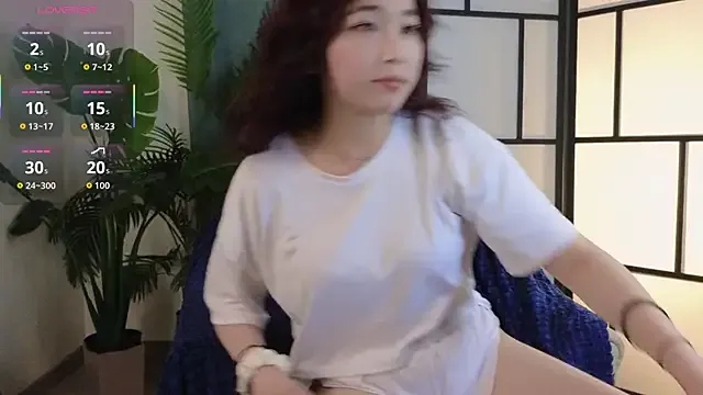 IORio2 – webcam model profile photo Image 2