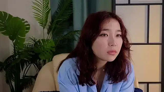 IORio2 – webcam model profile photo Image 3