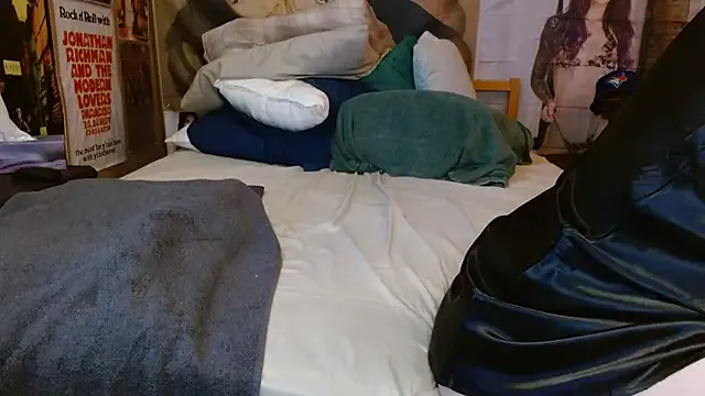 LustInShadows – webcam model profile photo Image 4