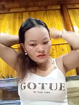 HeidyWillms – webcam model profile photo Image 12