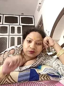 Yasmini – webcam model profile photo Image 12