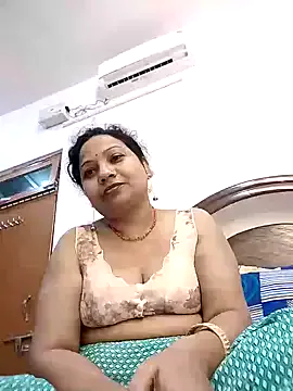 Yasmini – webcam model profile photo Image 15