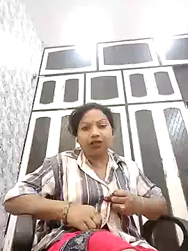 Yasmini – webcam model profile photo Image 2