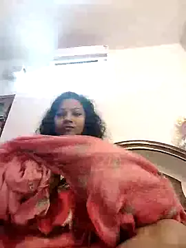 Yasmini – webcam model profile photo Image 6