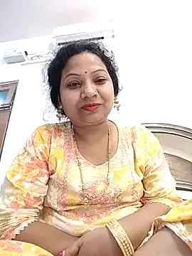 Yasmini – webcam model profile photo Image 8