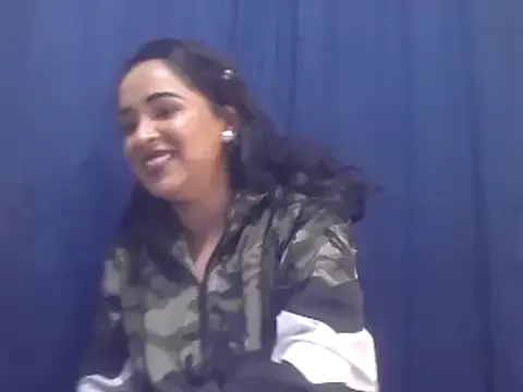 LiaRussel – webcam model profile photo Image 6