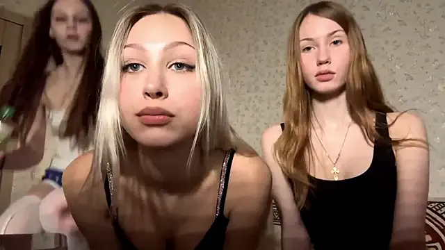 AKALYI – webcam model profile photo Image 3