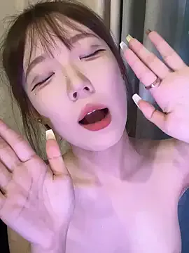 LuccyMilky – webcam model profile photo Image 10