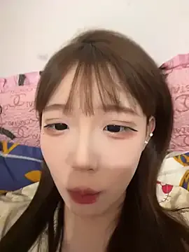 LuccyMilky – webcam model profile photo Image 4