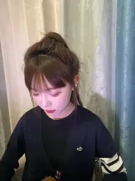 LuccyMilky – webcam model profile photo Image 6