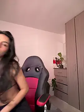 EmmaBrantt – webcam model profile photo Image 9