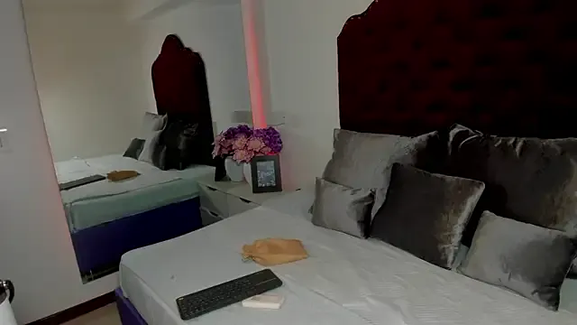 TwoTimes – webcam model profile photo Image 10