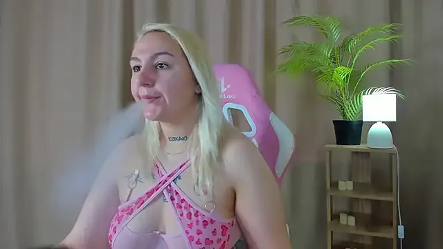 vfridaper – webcam model profile photo Image 4