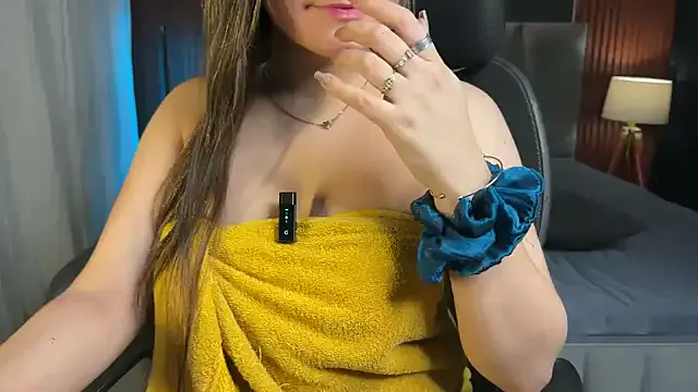 MiaBates – webcam model profile photo Image 16