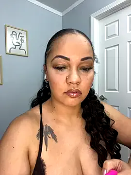 Emilia0606 – webcam model profile photo Image 16