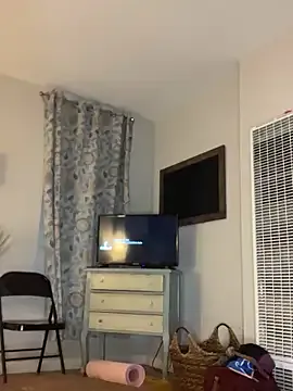 Emilia0606 – webcam model profile photo Image 3