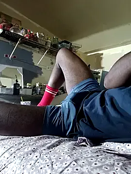 SaraVelour – webcam model profile photo Image 2