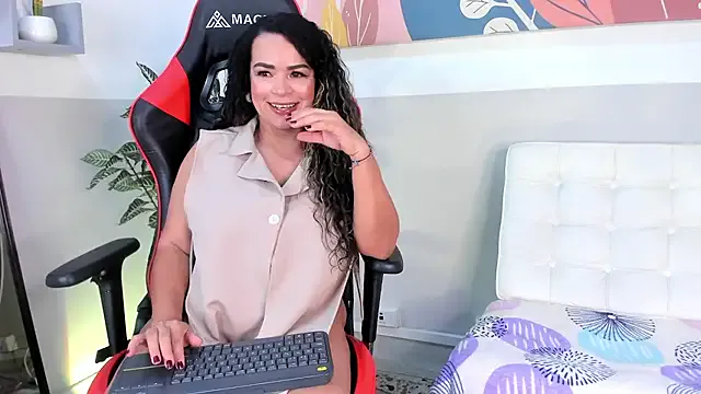 DivaFlamme – webcam model profile photo