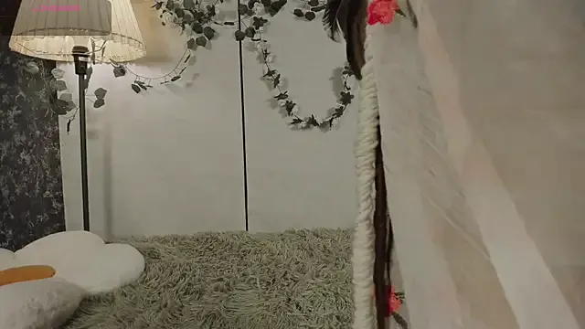 ZaraKnox – webcam model profile photo Image 2