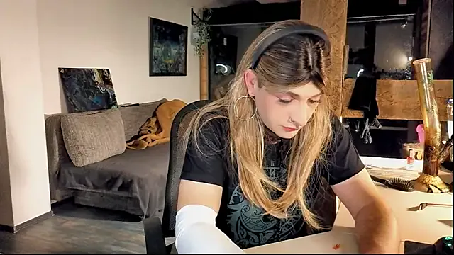 CoralRussell – webcam model profile photo Image 12