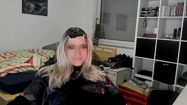 CoralRussell – webcam model profile photo Image 2