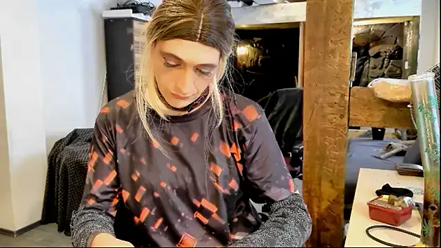 CoralRussell – webcam model profile photo Image 7