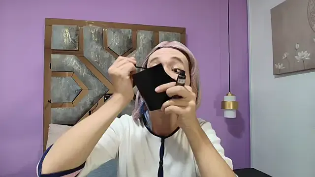 XXXLunaBella – webcam model profile photo Image 3