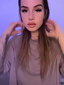 EmiliaCatalina Image 13